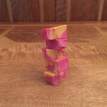 Load image into Gallery viewer, Rhubarb & Ginger Gin Fudge