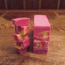 Load image into Gallery viewer, Rhubarb &amp; Ginger Gin Fudge
